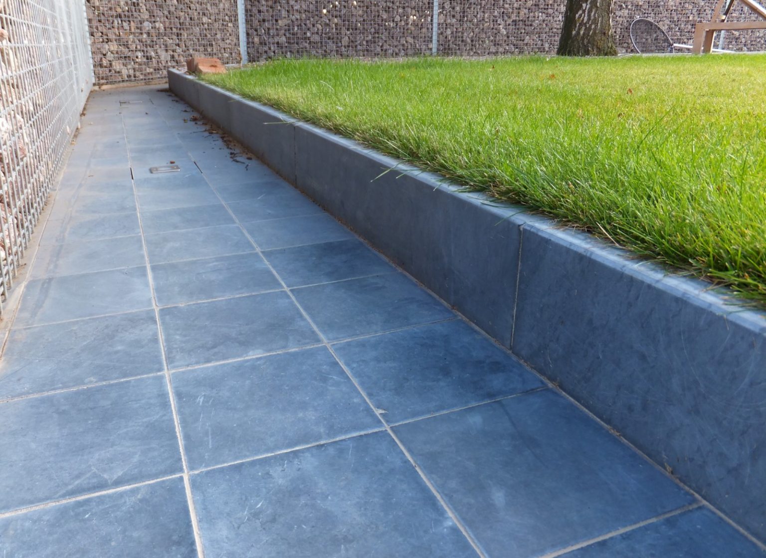 Vietnamese Blauwsteen 20 X 20 X 2 5cm Geschuurd Gezaagd Vietbluestone vietnamese-blauwsteen-20-x-20-x-2-5cm-geschuurd-gezaagd-vietbluestone